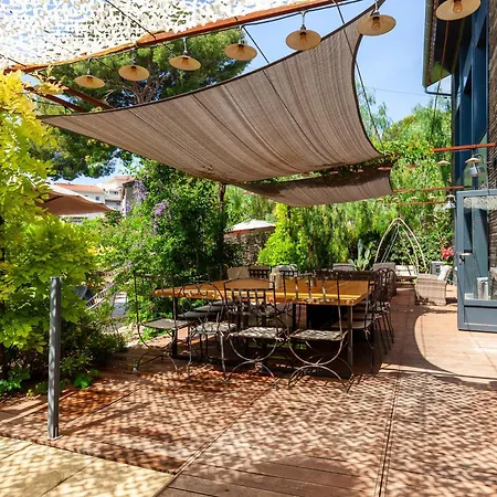 Osez Adelaide Villa