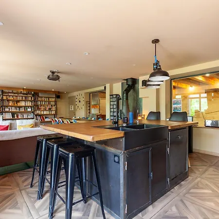 Osez Adelaide Villa