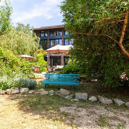 Osez Adelaide Villa