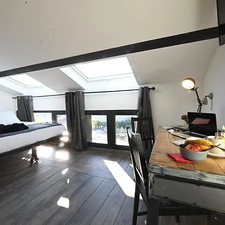 Osez Adelaide Villa